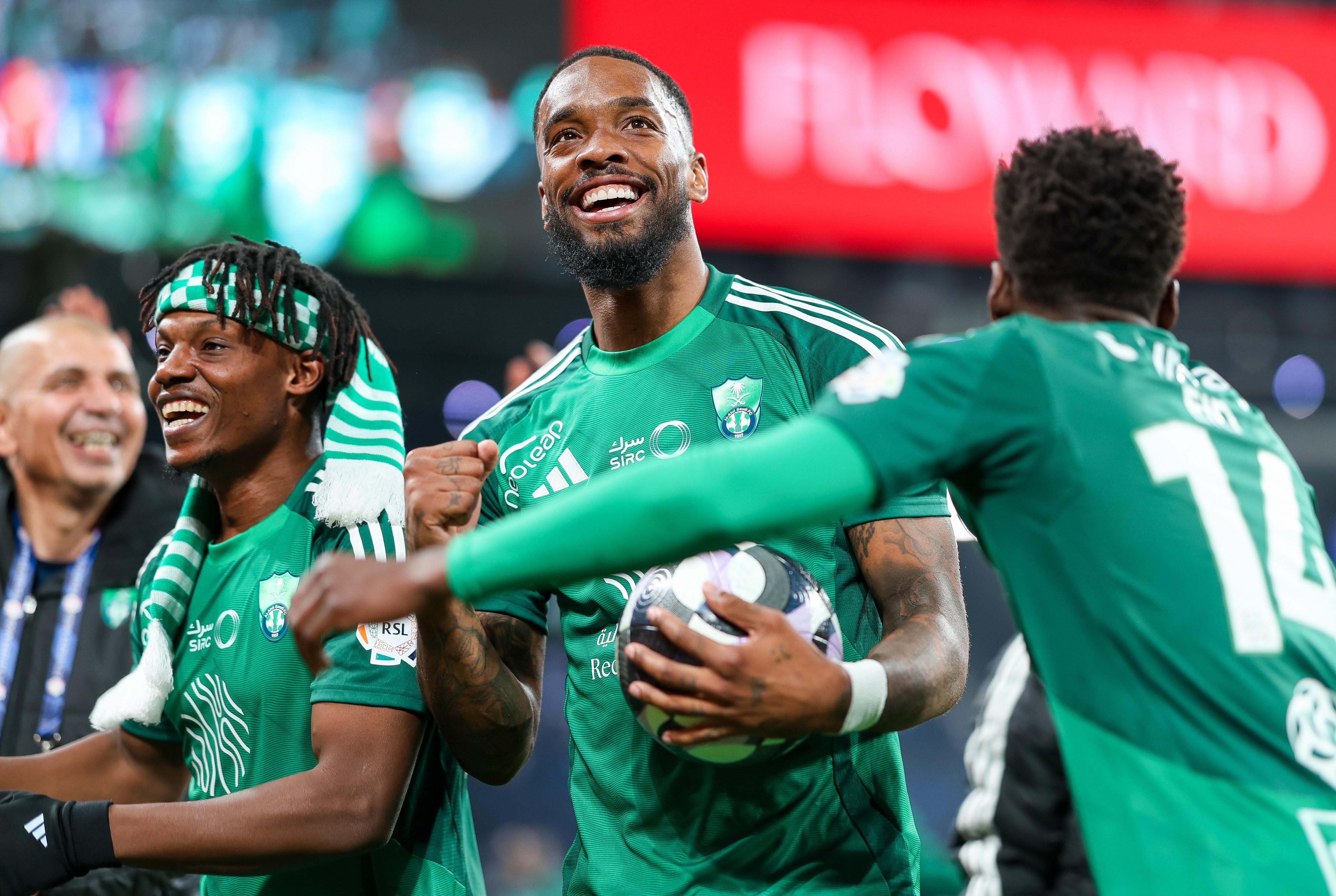 他并不想念, 餐馆, 观众人数往 他并不想念, 餐馆, 观众人数往